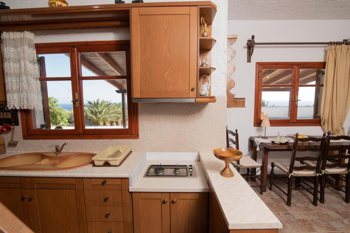 Ligres - 2 Bedrooms Sea View Holiday home Agia Paraskevi (Agios Vasileios, Rethymno)